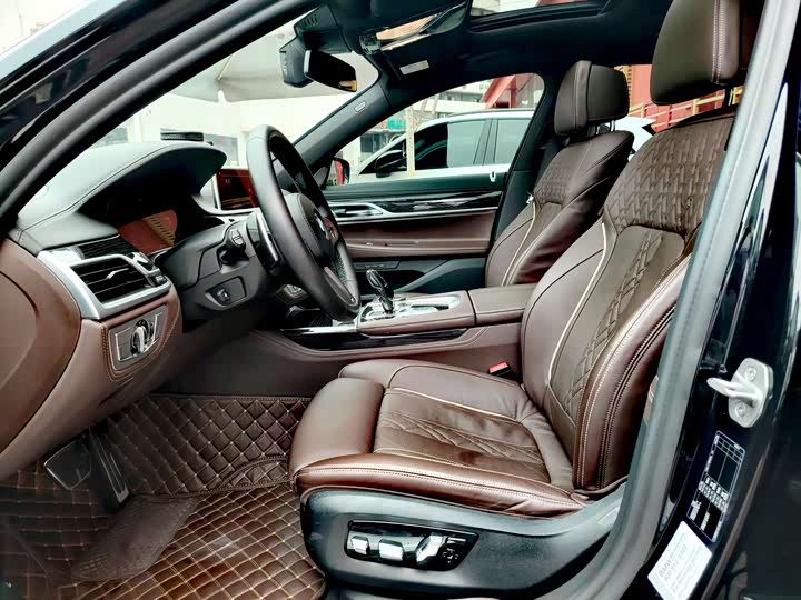 Фото 7 - BMW 7 Series