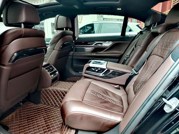 Фото 8 - BMW 7 Series