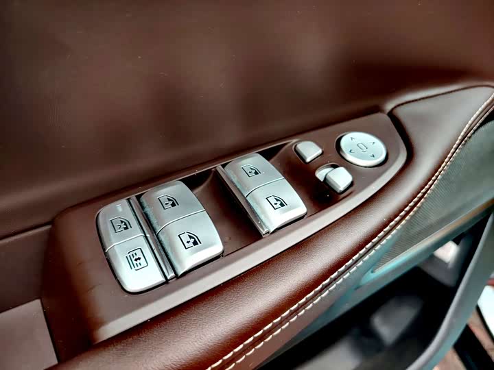 Фото 9 - BMW 7 Series