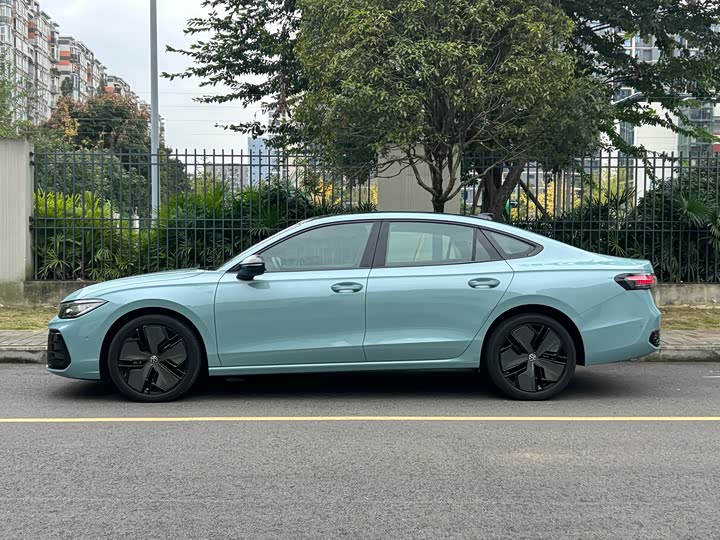 Фото 4 - Volkswagen Passat