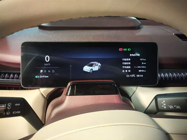 Фото 12 - Zeekr X