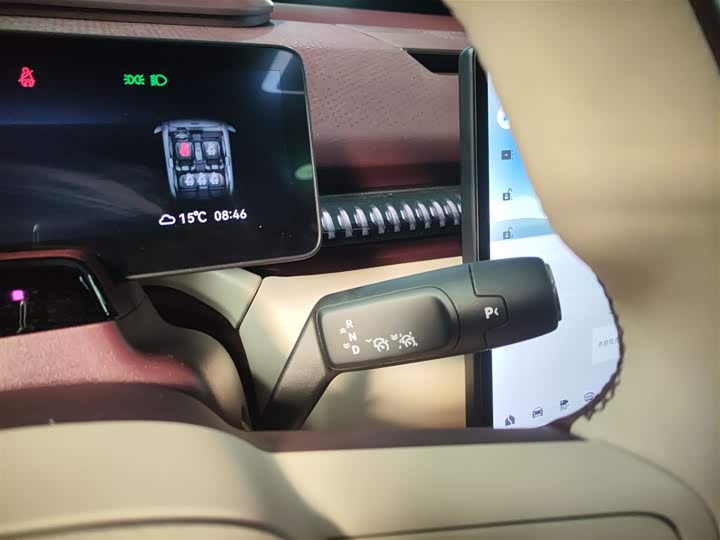 Фото 14 - Zeekr X