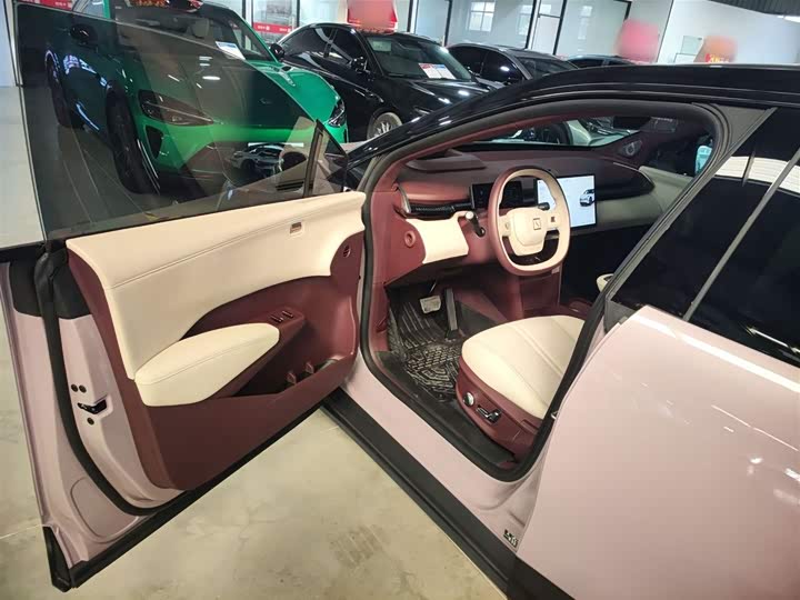 Фото 16 - Zeekr X