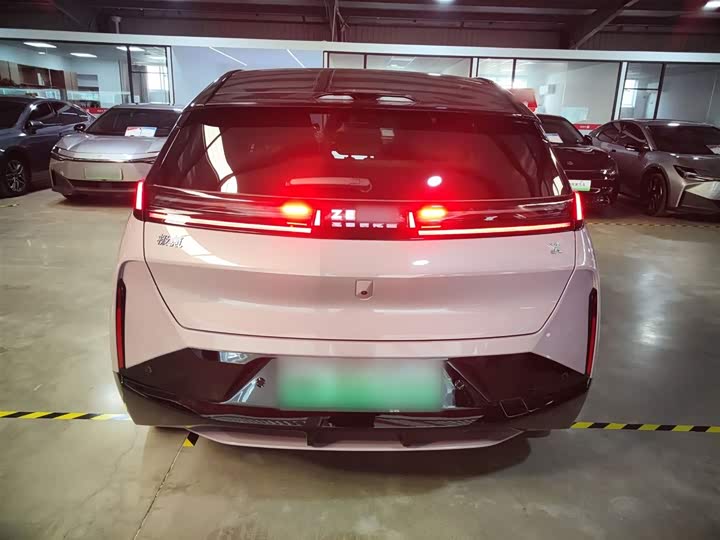 Фото 6 - Zeekr X