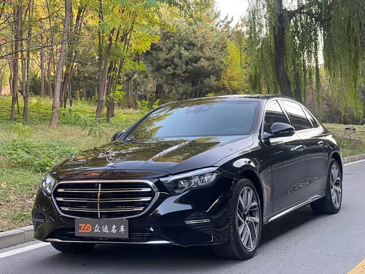 Фото 1 - Mercedes-Benz E-Class