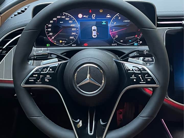 Фото 10 - Mercedes-Benz E-Class