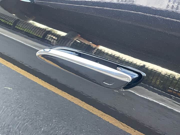 Фото 12 - Mercedes-Benz E-Class