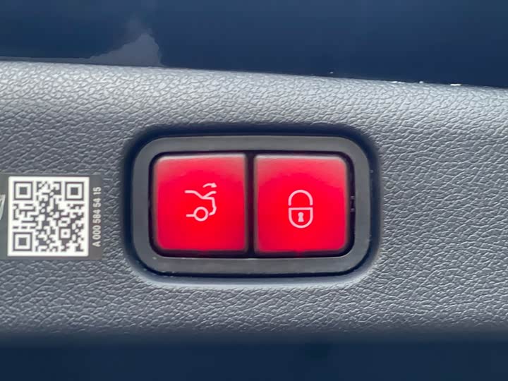 Фото 13 - Mercedes-Benz E-Class