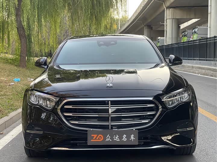 Фото 2 - Mercedes-Benz E-Class