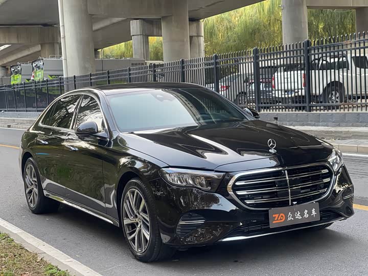 Фото 3 - Mercedes-Benz E-Class