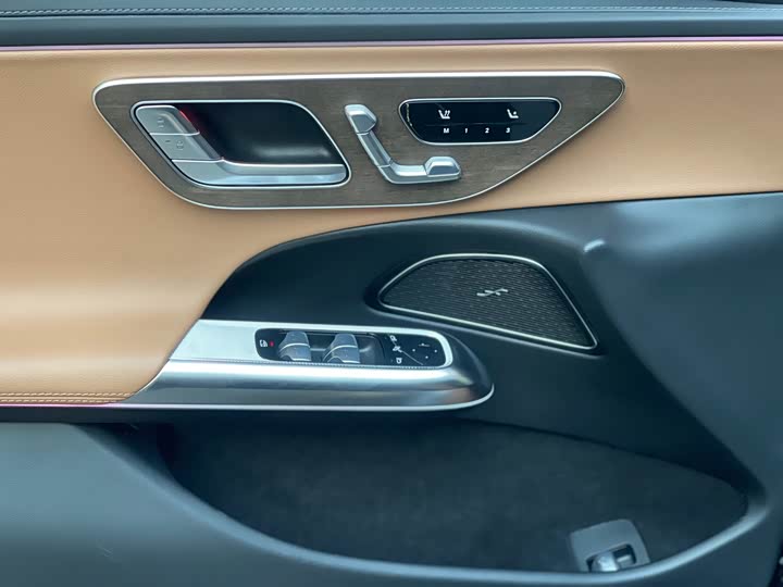 Фото 5 - Mercedes-Benz E-Class