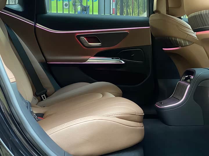 Фото 7 - Mercedes-Benz E-Class