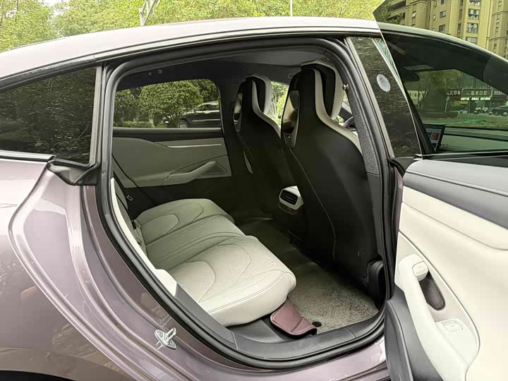 Фото 14 - Xiaomi SU7