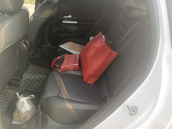 Фото 15 - Mercedes-Benz GLA-Class