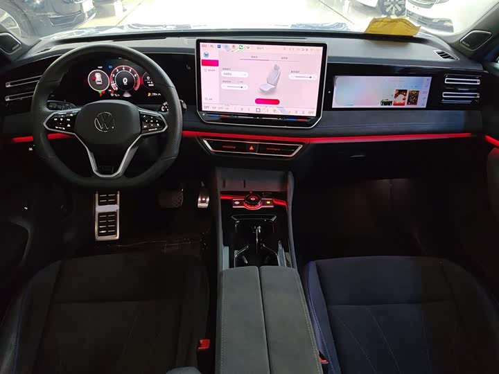 Фото 10 - Volkswagen Tiguan L Pro