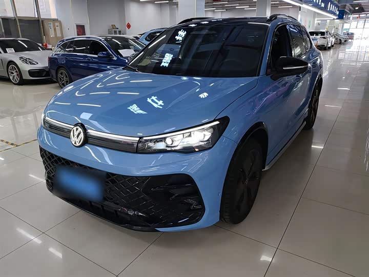 Фото 2 - Volkswagen Tiguan L Pro