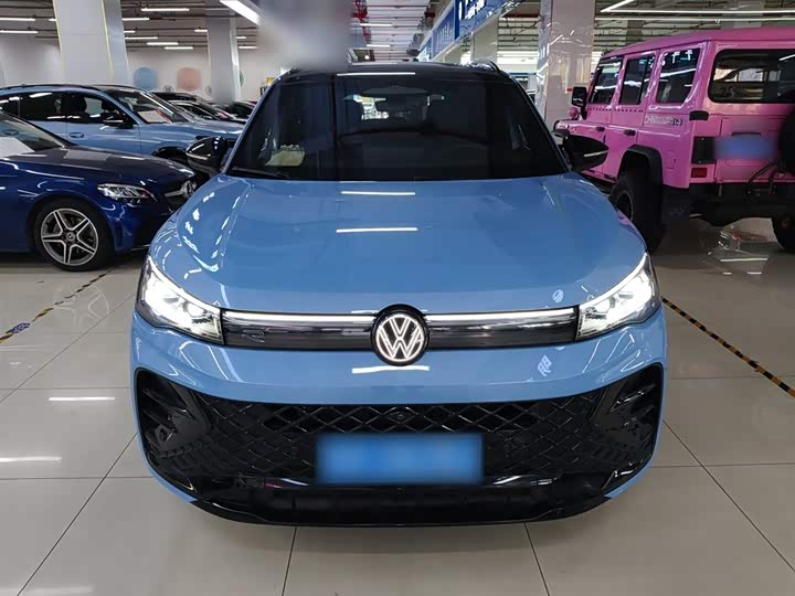 Фото 3 - Volkswagen Tiguan L Pro