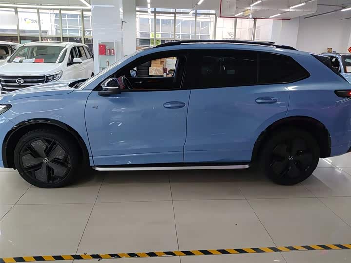 Фото 5 - Volkswagen Tiguan L Pro