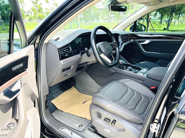 Фото 4 - Volkswagen Touareg