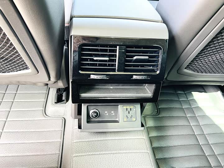 Фото 7 - Volkswagen Touareg