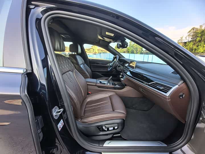 Фото 11 - BMW 7 Series