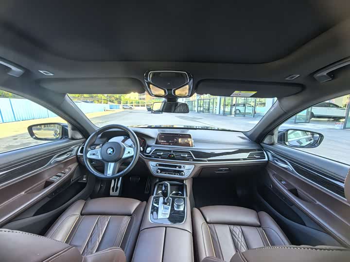 Фото 12 - BMW 7 Series