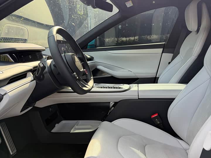 Фото 10 - Xiaomi SU7