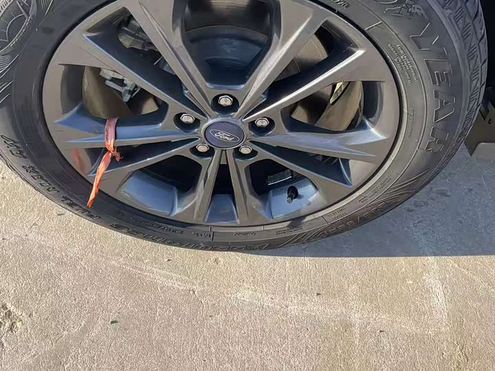 Фото 16 - Ford Escape (Kuga)