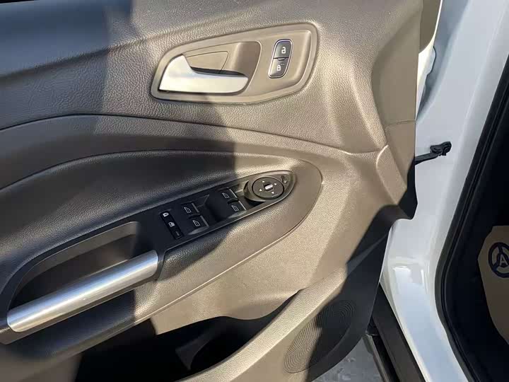 Фото 18 - Ford Escape (Kuga)