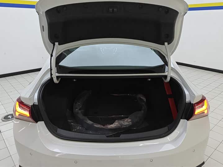 Фото 4 - Chevrolet Malibu XL