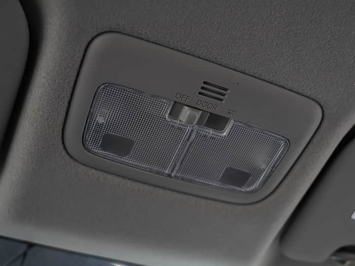 Фото 17 - Toyota Yaris L Hatchback