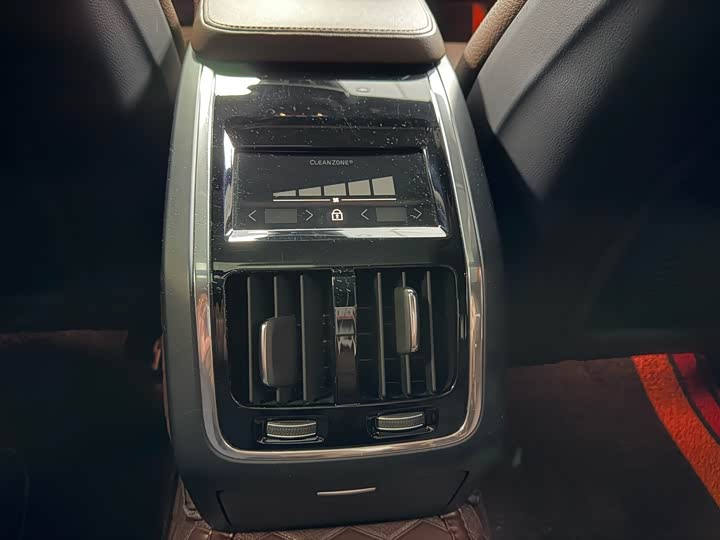 Фото 11 - Volvo S90