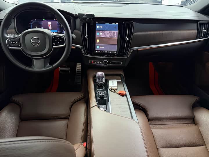 Фото 12 - Volvo S90