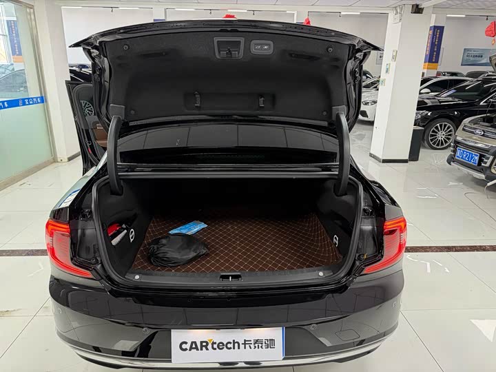 Фото 14 - Volvo S90