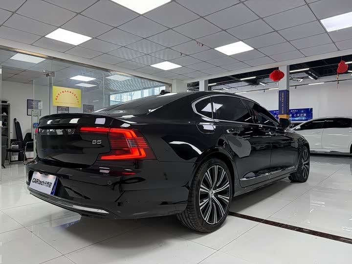 Фото 16 - Volvo S90