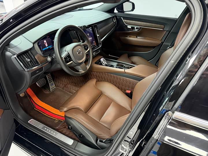 Фото 4 - Volvo S90