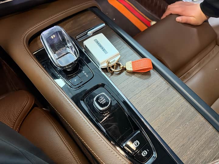 Фото 9 - Volvo S90