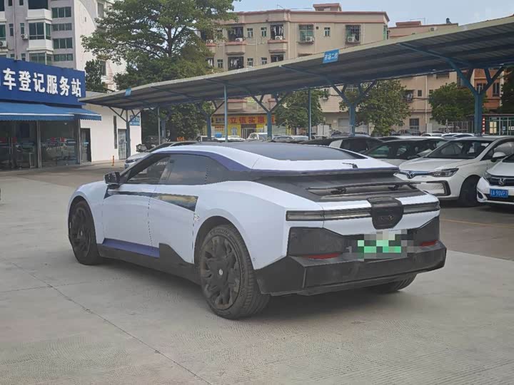 Фото 7 - HiPhi Z