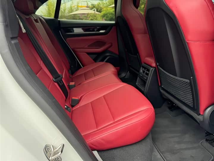 Фото 10 - Porsche Macan EV