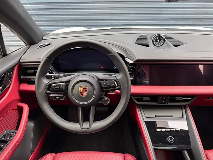 Фото 11 - Porsche Macan EV