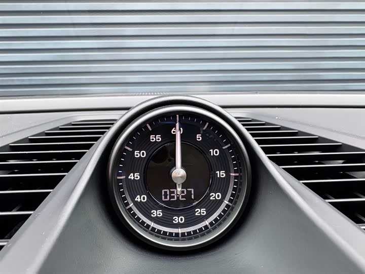 Фото 12 - Porsche Macan EV