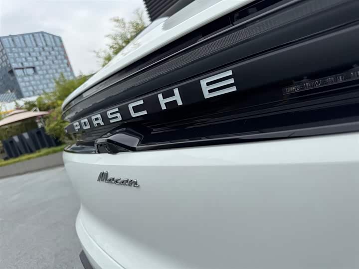 Фото 6 - Porsche Macan EV
