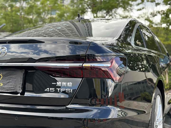 Фото 11 - Audi A6L