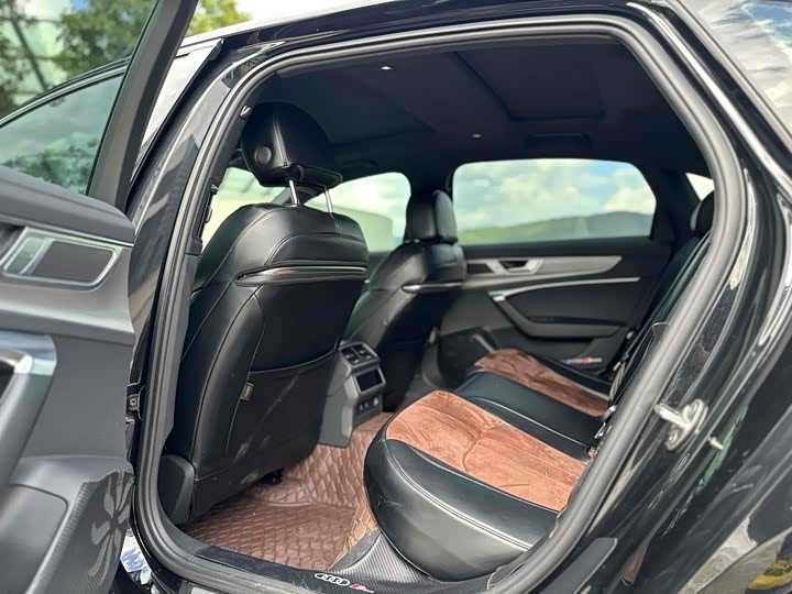 Фото 12 - Audi A6L