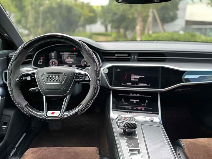 Фото 13 - Audi A6L
