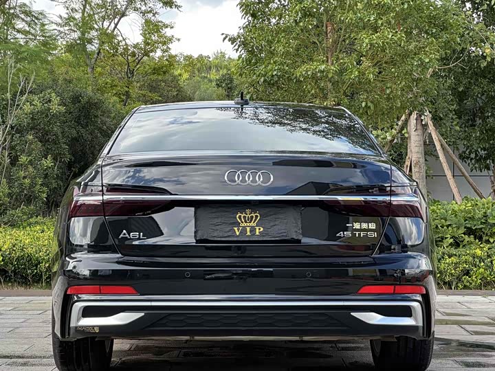 Фото 7 - Audi A6L