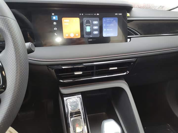 Фото 12 - Roewe i5