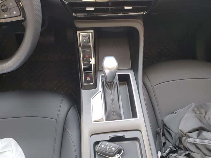 Фото 13 - Roewe i5