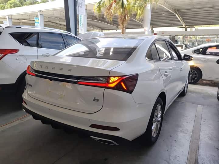 Фото 6 - Roewe i5