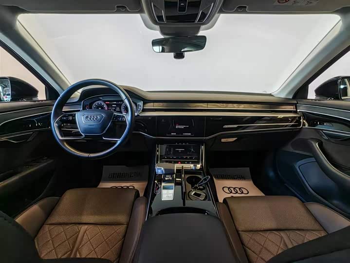 Фото 12 - Audi A8